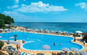 Bazén u hotelu Riviera Beach v Bulharsku