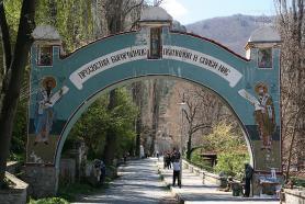 Bulharský klášter Bačkovo a jedna ze vstupních bran