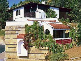 Bulharský hotel Duni Holiday Village a jedna z vilek