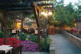 Bulharský hotel Via Pontica s terasou